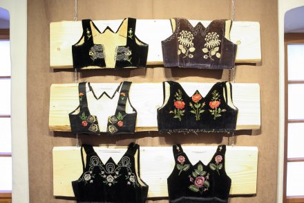 „Haftowany ogród – zdobnictwo na żywotku”